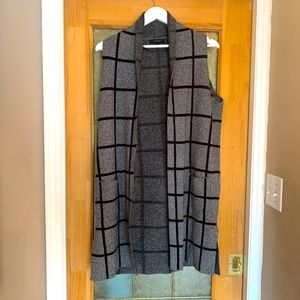 Sleeveless plaid jacket